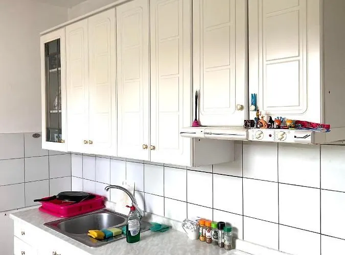 Old Spacious In The City Center Apartment