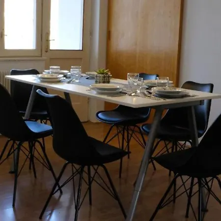 דירה Old Spacious In The City Center *