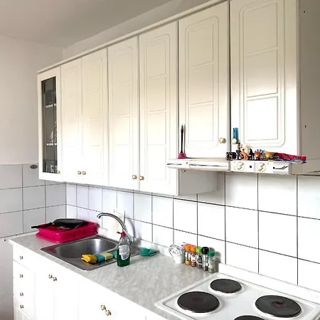Old Spacious In The City Center דירה